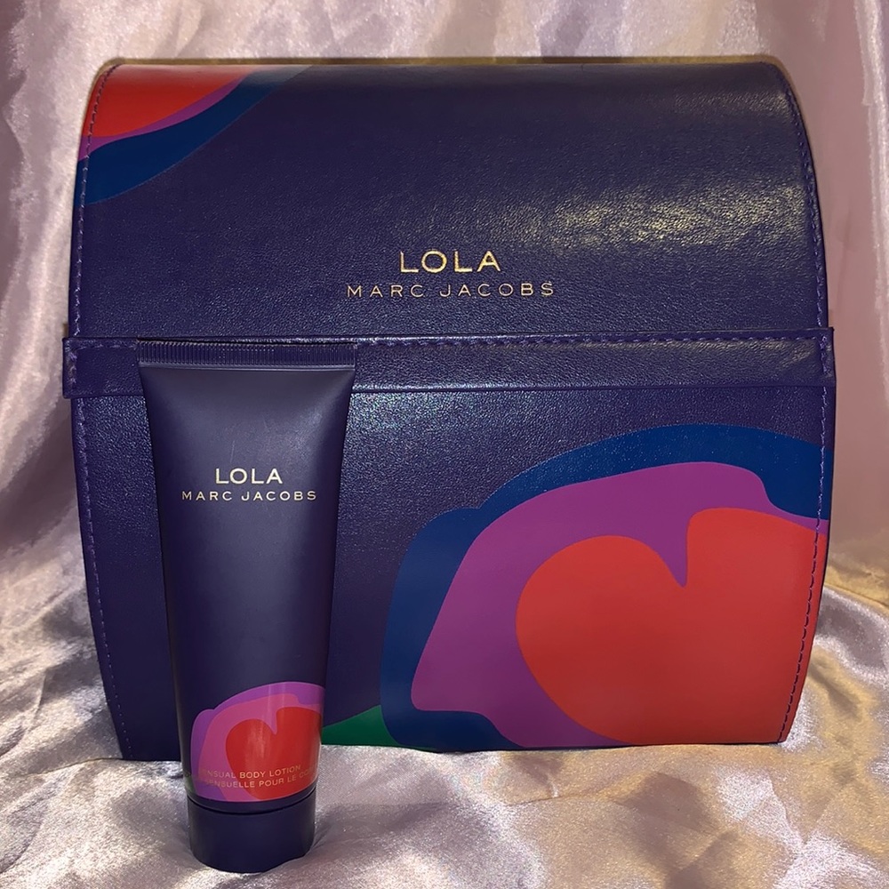Lola Marc Jacobs Box + Lotion!
